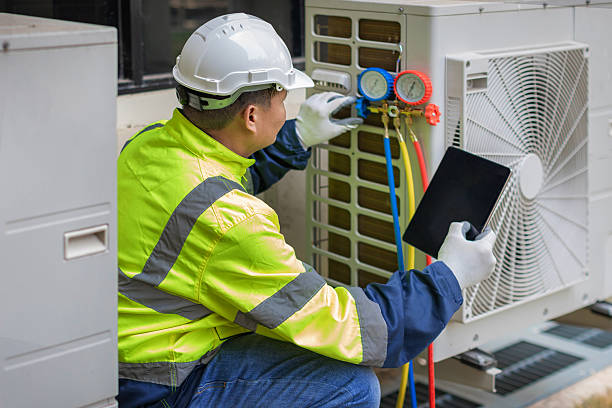 Professional Air Conditioning Repair technician working in Comstock Park, MI